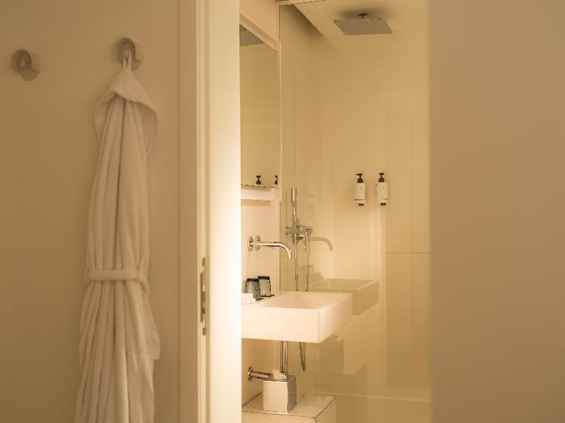 9Hotel Sablon image