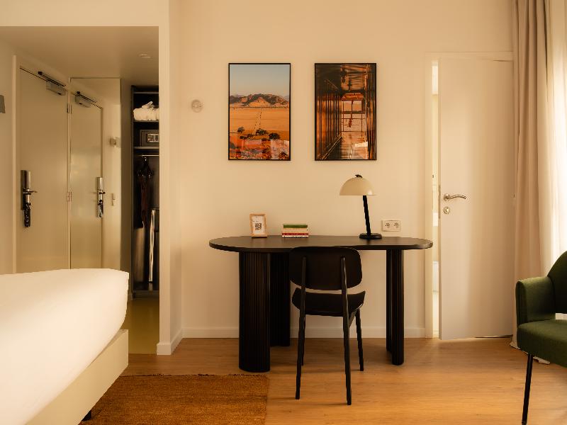 9Hotel Sablon image