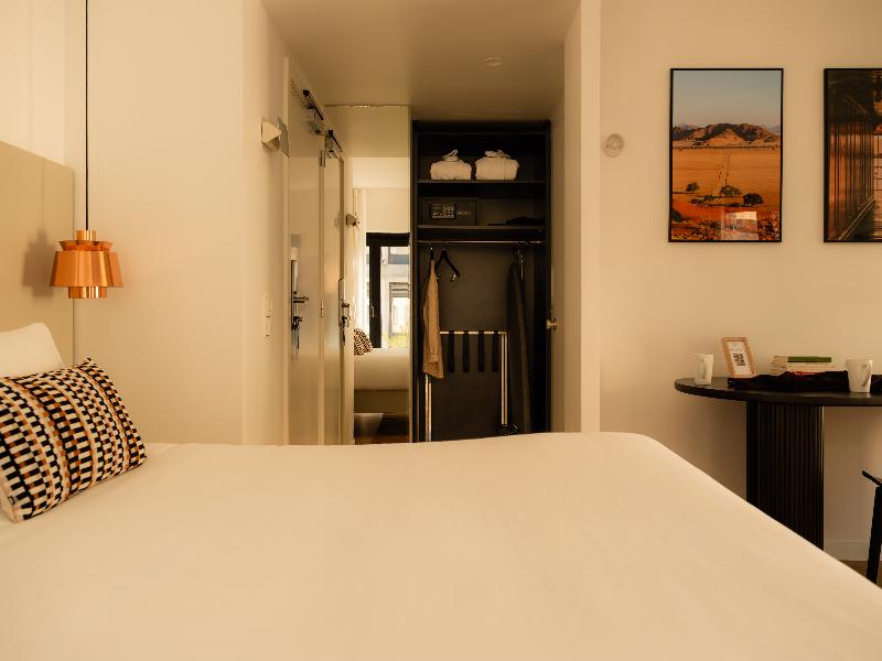 9Hotel Sablon image