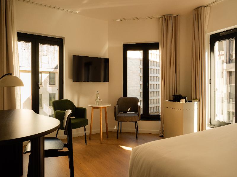 9Hotel Sablon image