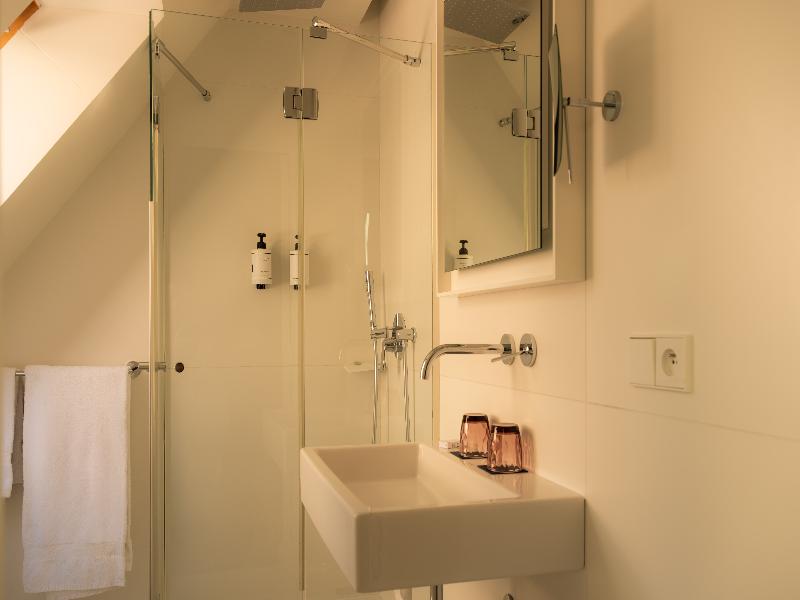 9Hotel Sablon image