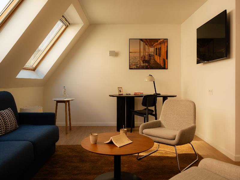 9Hotel Sablon image