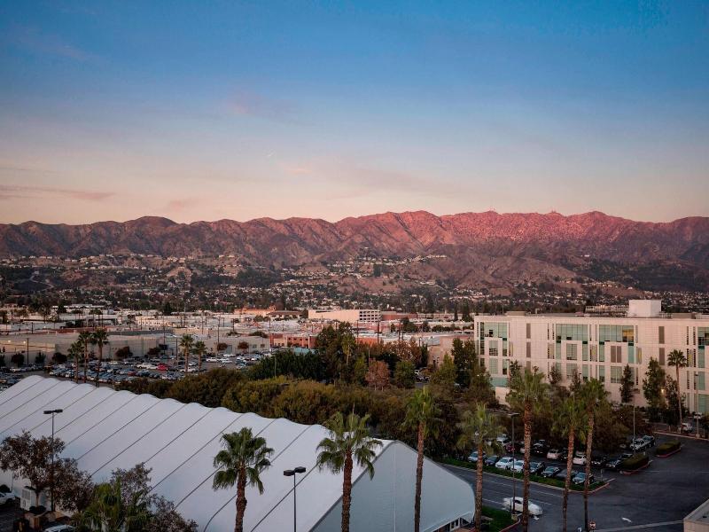 Los Angeles Marriott Burbank Airport image