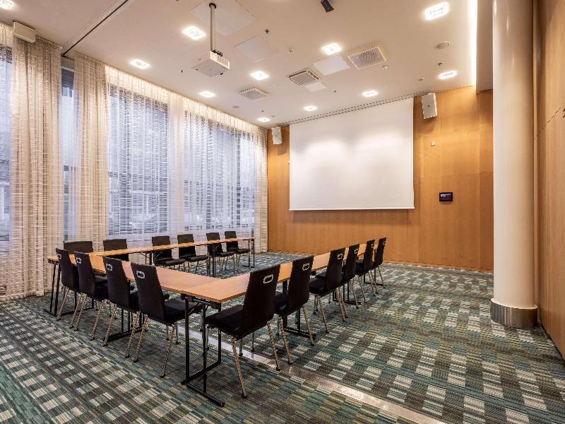 Hilton Helsinki-Vantaa Airport image