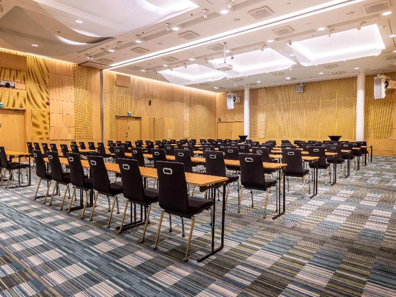 Hilton Helsinki-Vantaa Airport image