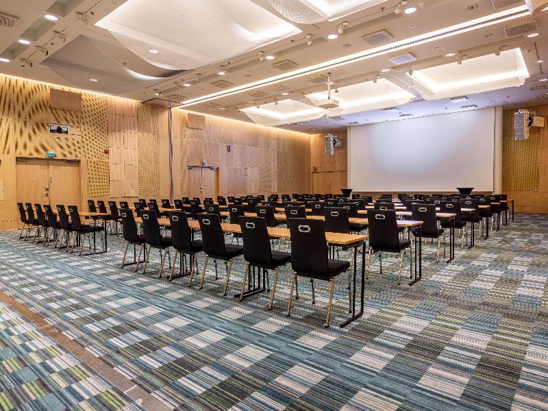Hilton Helsinki-Vantaa Airport image