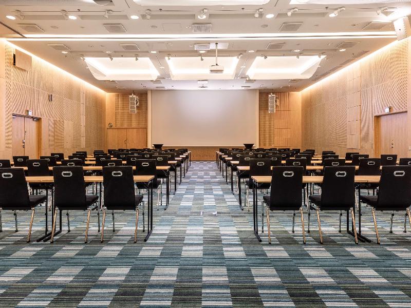 Hilton Helsinki-Vantaa Airport image