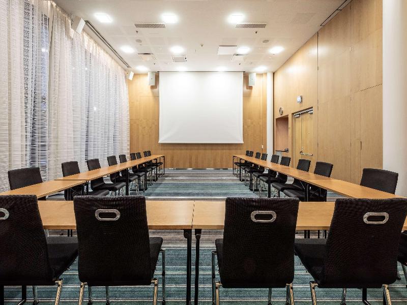 Hilton Helsinki-Vantaa Airport image