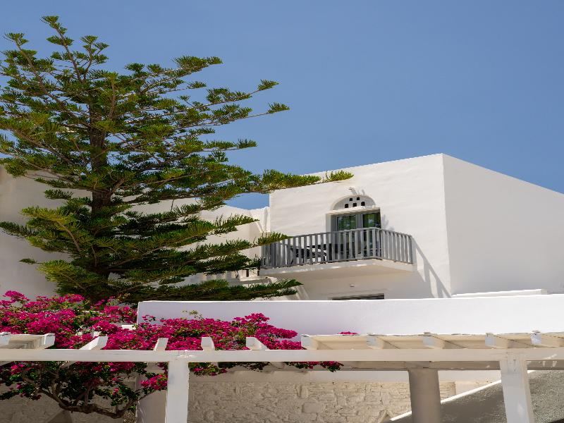 Mr & Mrs White Tinos — general view