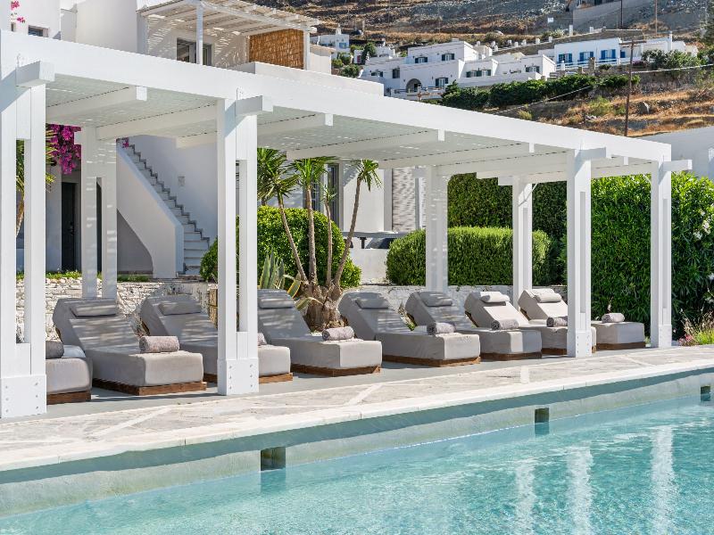 Mr & Mrs White Tinos image