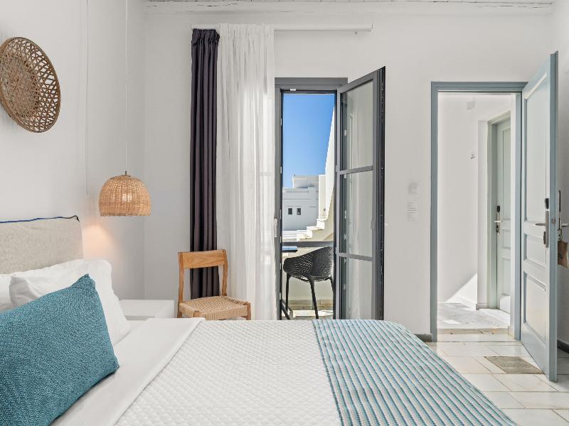 Mr & Mrs White Tinos image