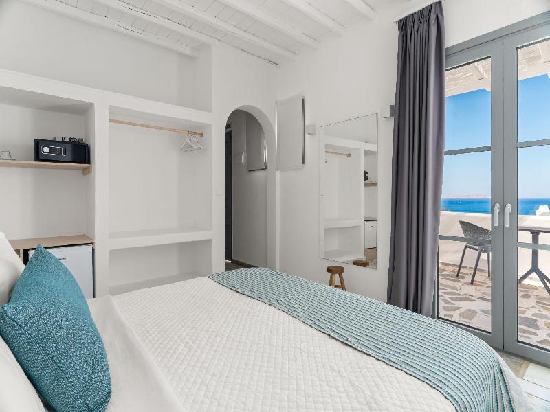 Mr & Mrs White Tinos image