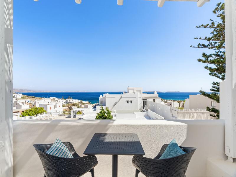 Mr & Mrs White Tinos image
