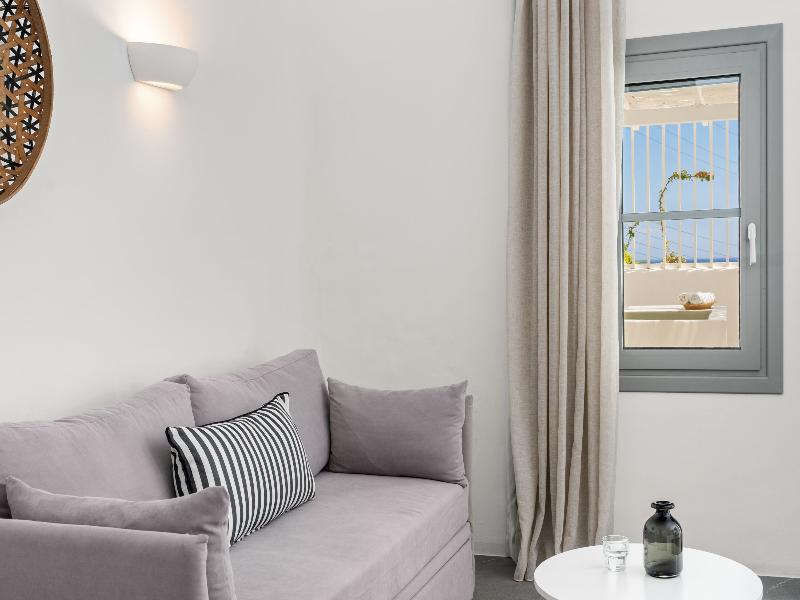 Mr & Mrs White Tinos image