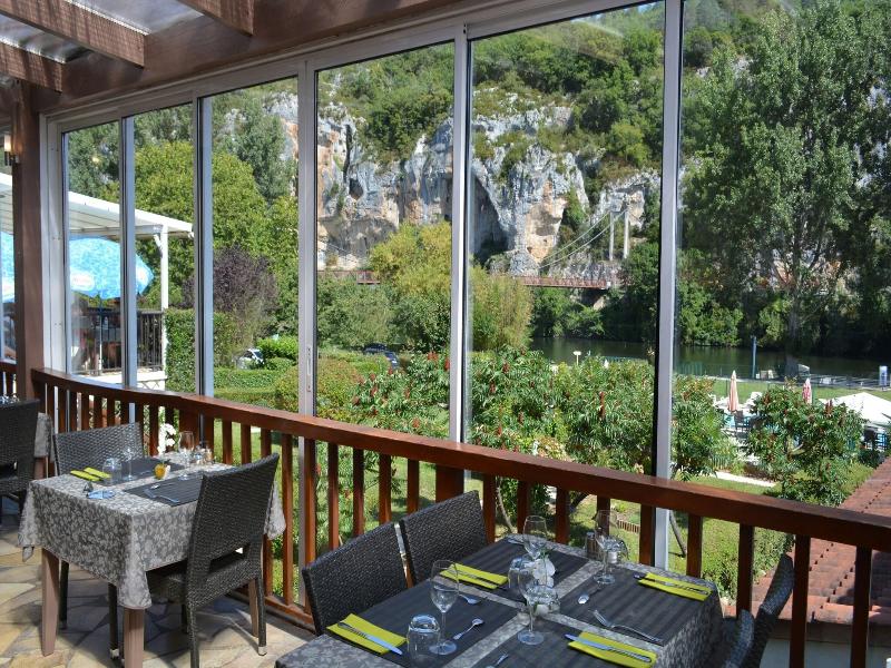 Hôtel Restaurant Les Falaises image