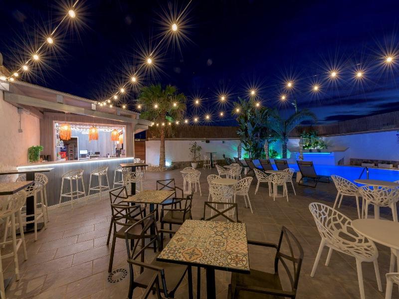 Sibarys Hotel Boutique image