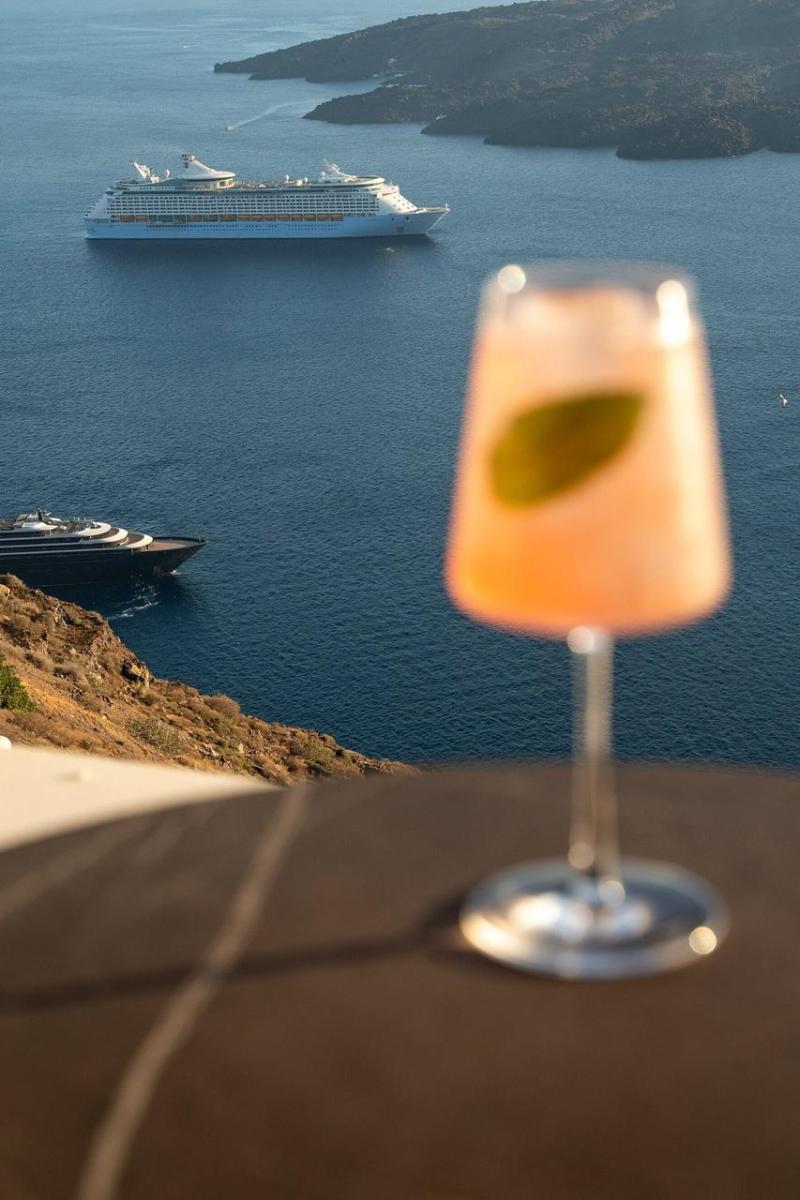 Sun Rocks Boutique Hotel | Caldera View Suites  image