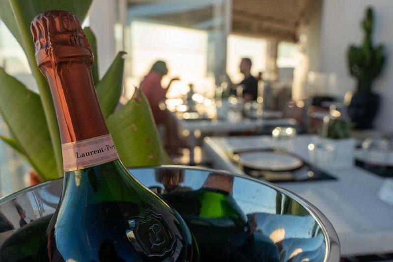 Sun Rocks Boutique Hotel | Caldera View Suites  image