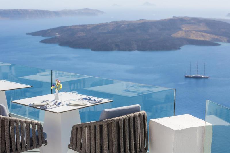 Sun Rocks Boutique Hotel | Caldera View Suites  image