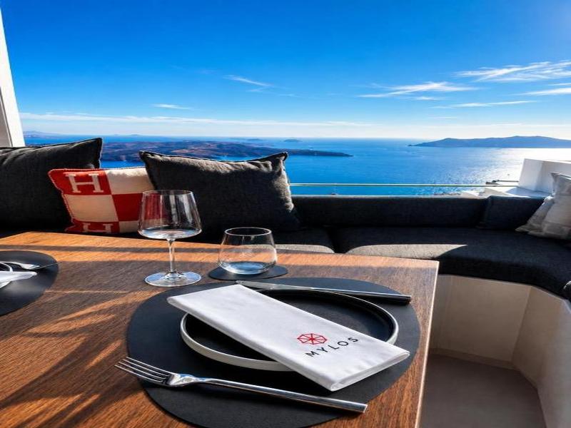 Sun Rocks Boutique Hotel | Caldera View Suites 