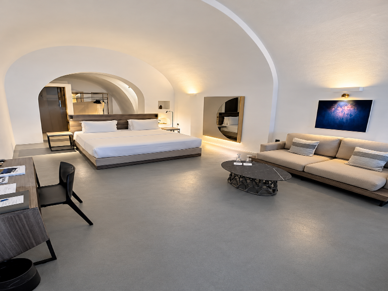 SUITE WITH PRIVATE POOL — photo 13