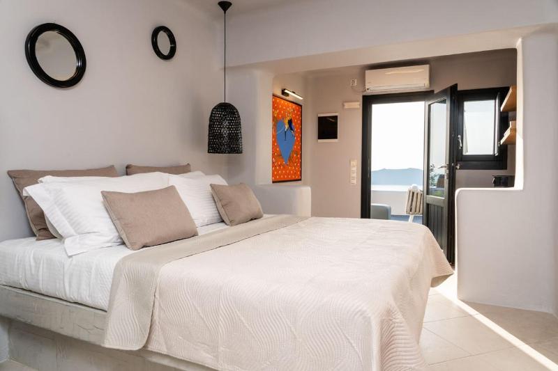 Sun Rocks Boutique Hotel | Caldera View Suites  image