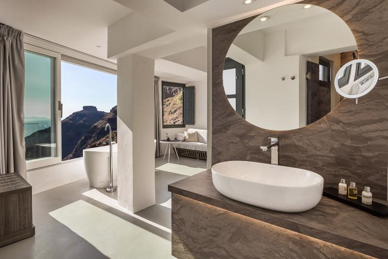 Sun Rocks Boutique Hotel | Caldera View Suites  image