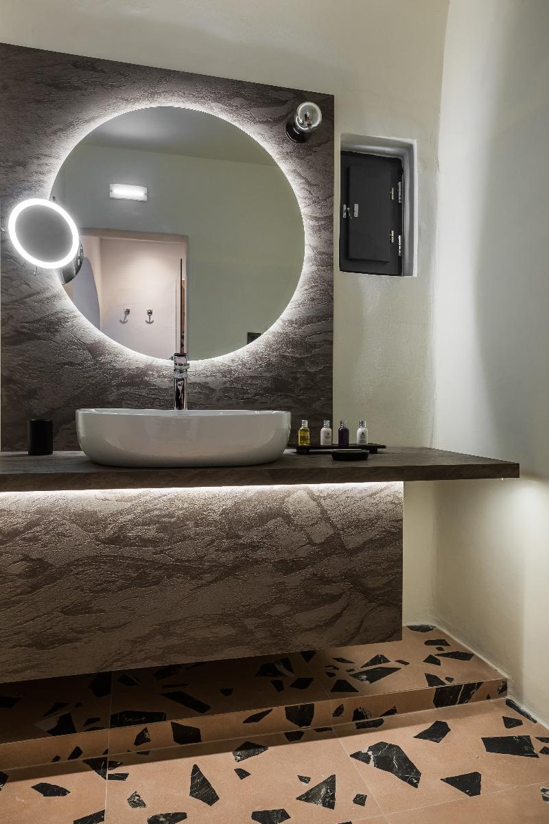 Sun Rocks Boutique Hotel | Caldera View Suites  image