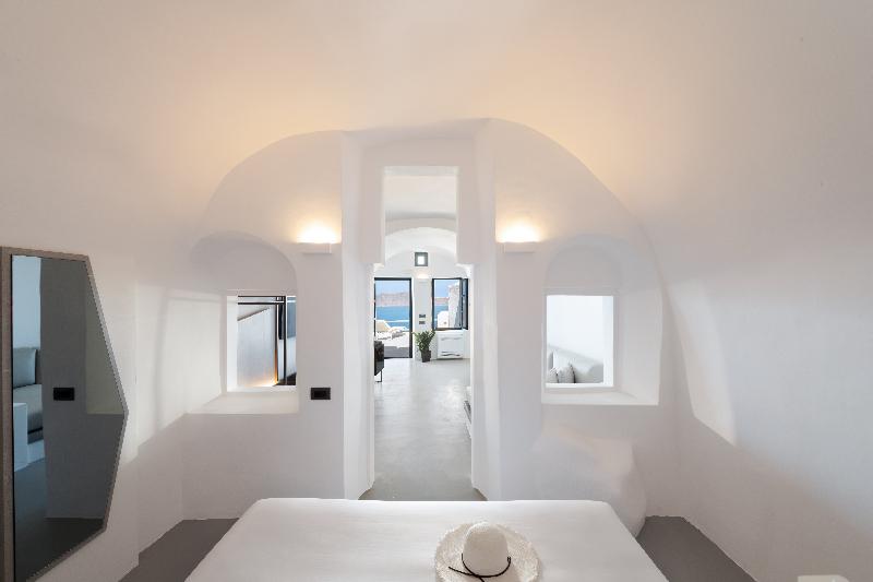 Sun Rocks Boutique Hotel | Caldera View Suites  image