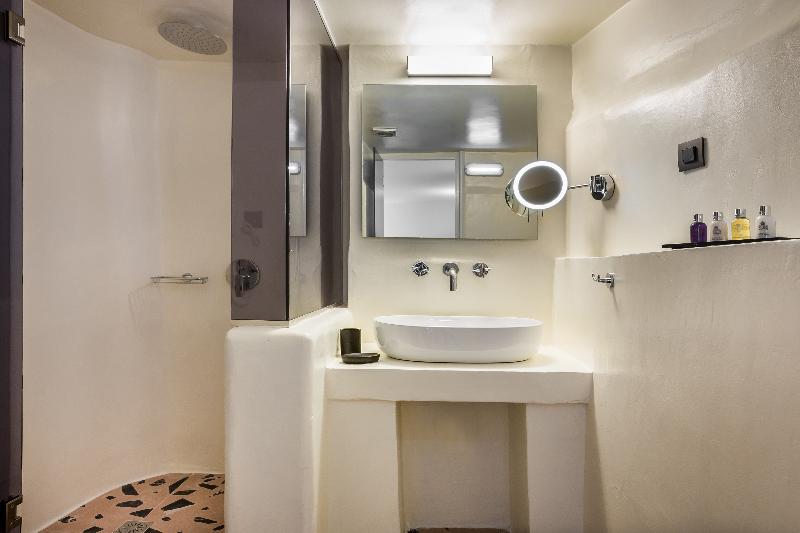 Sun Rocks Boutique Hotel | Caldera View Suites  image