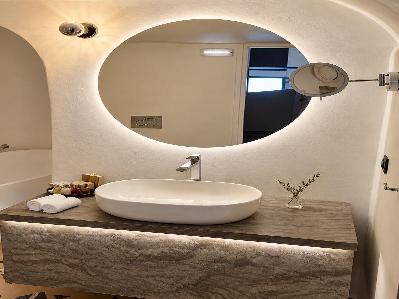 SUITE WITH PRIVATE POOL — photo 10
