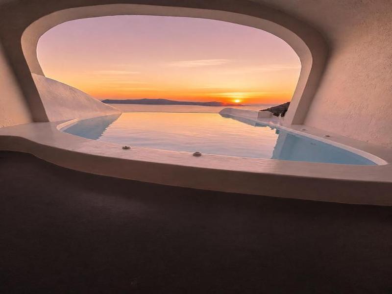 SUITE WITH PRIVATE POOL