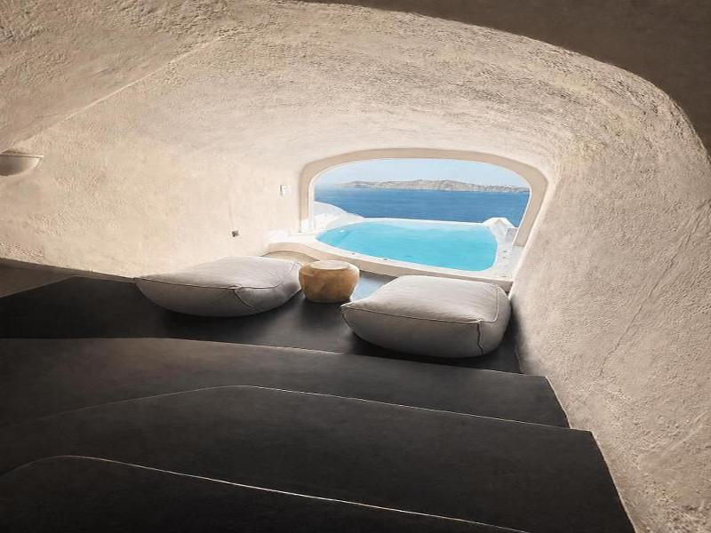 SUITE WITH PRIVATE POOL