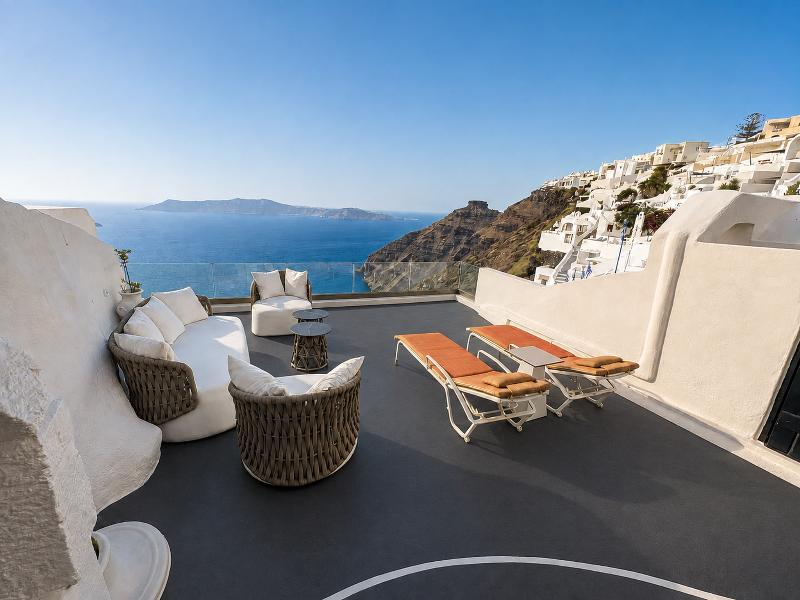 SUITE WITH PRIVATE POOL — photo 7