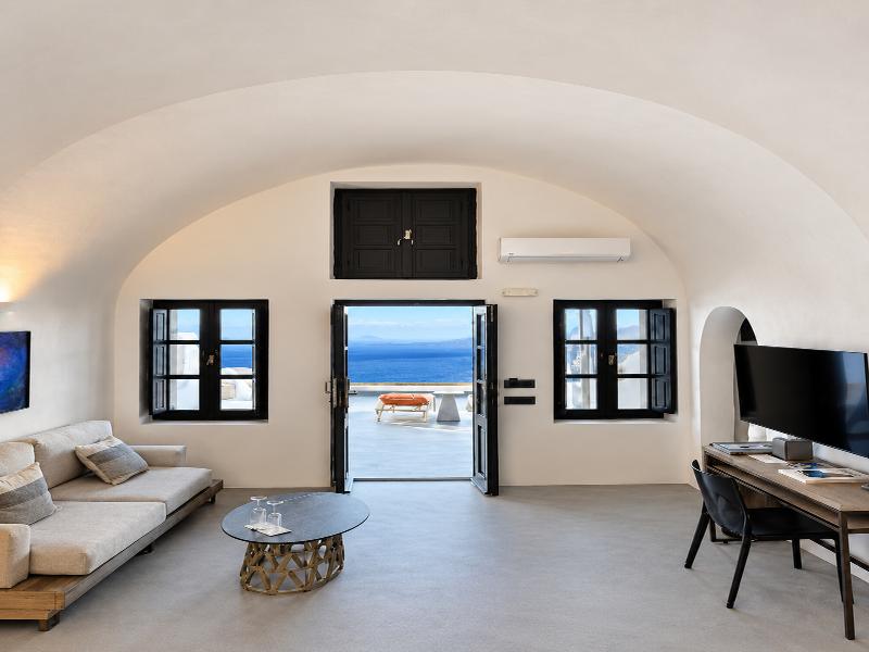 SUITE WITH PRIVATE POOL — photo 5