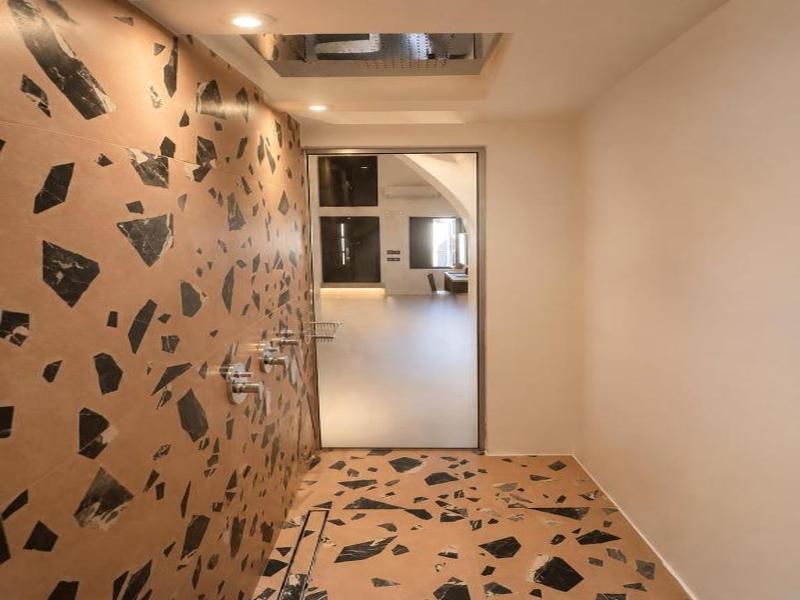 SUITE WITH PRIVATE POOL — photo 8