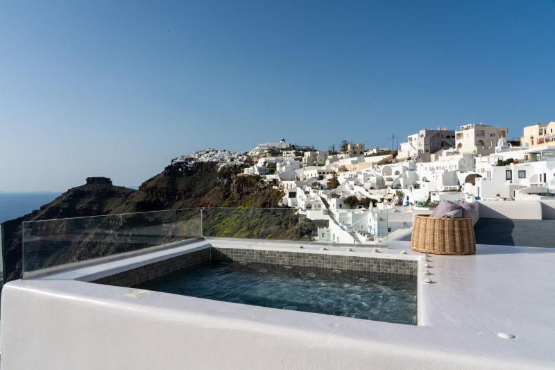 Sun Rocks Boutique Hotel | Caldera View Suites  image