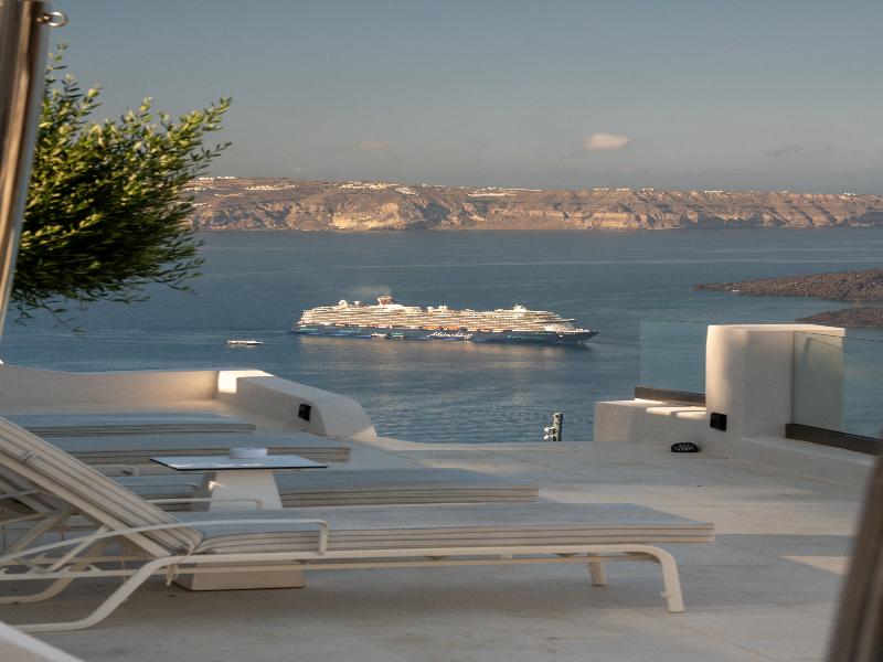 Sun Rocks Boutique Hotel | Caldera View Suites  image