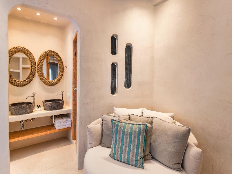 Athina Luxury Suites image