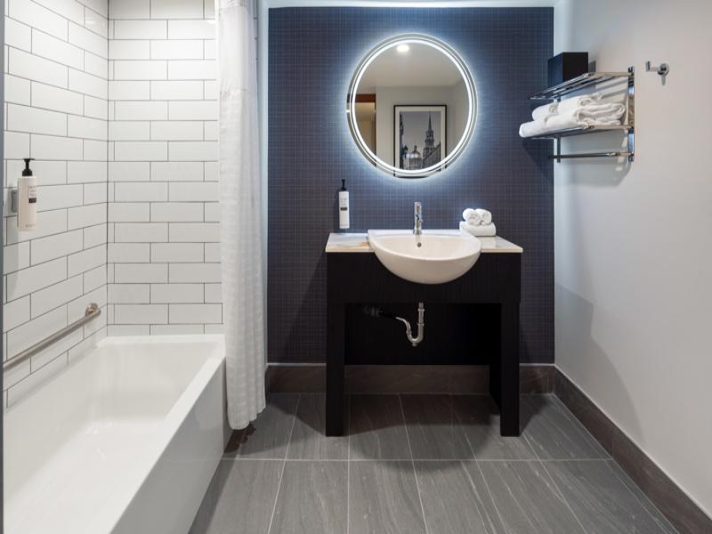 Embassy Suites Hotel Montreal image