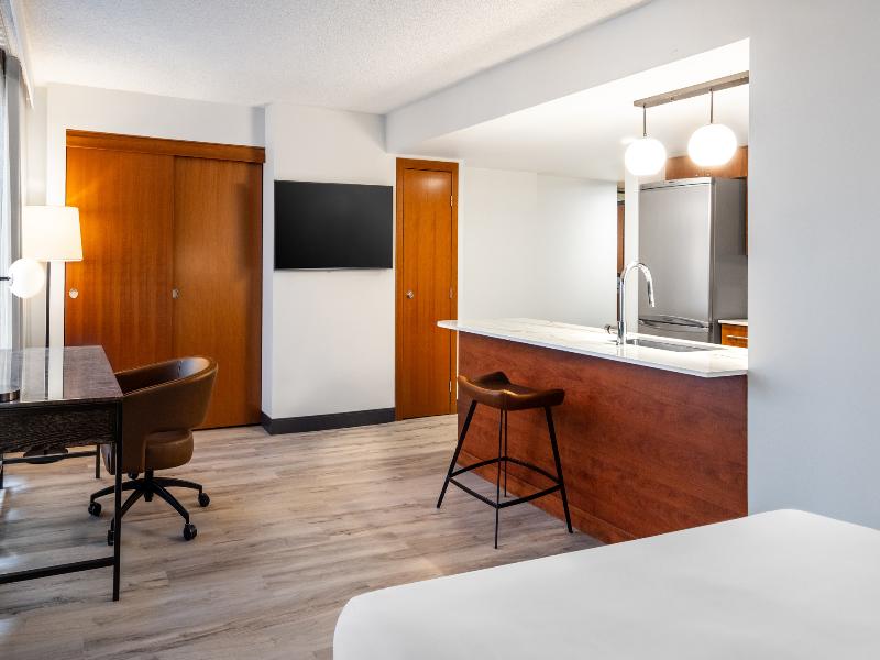 Embassy Suites Hotel Montreal image