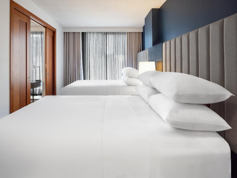 Embassy Suites Hotel Montreal image