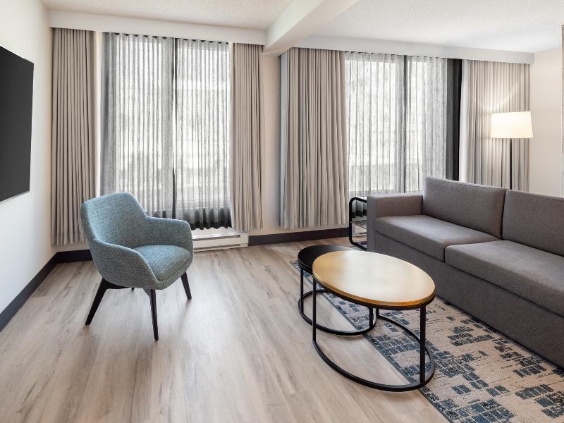 Embassy Suites Hotel Montreal image