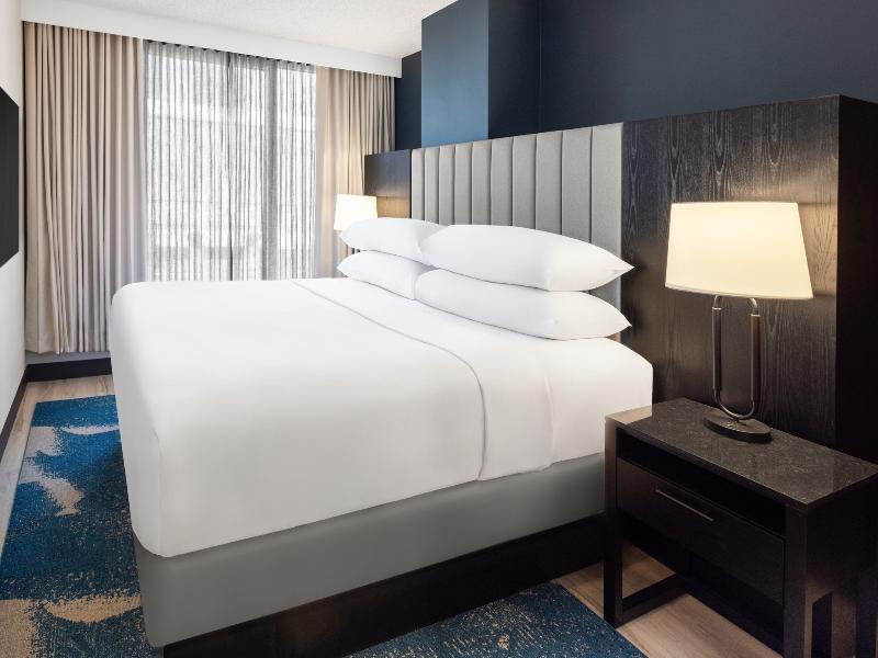 Embassy Suites Hotel Montreal image