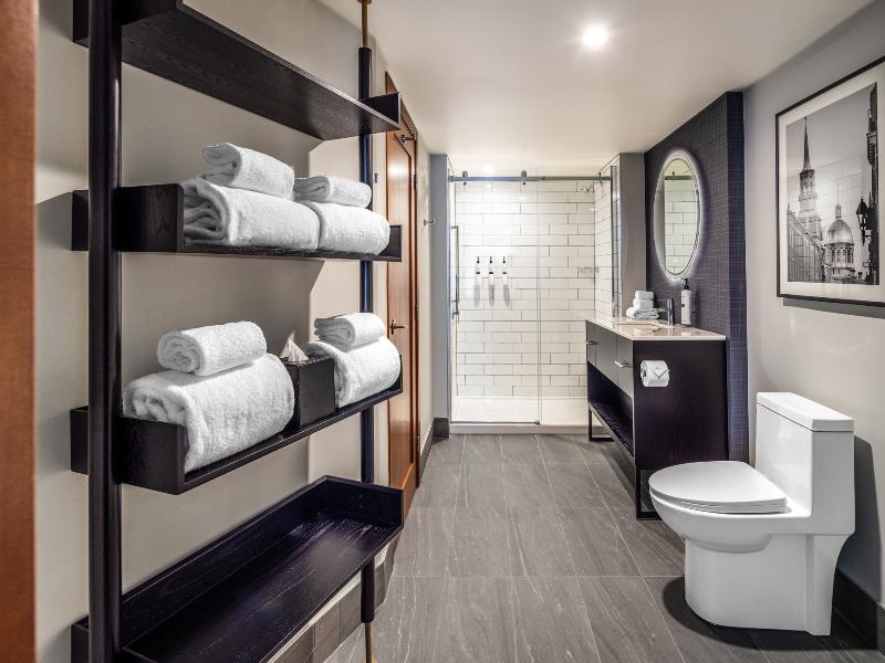 Embassy Suites Hotel Montreal image