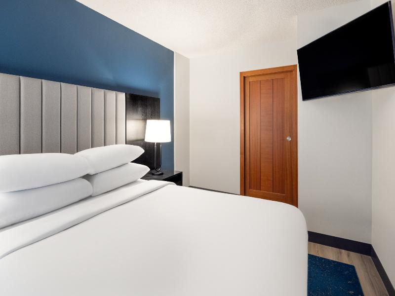 Embassy Suites Hotel Montreal image