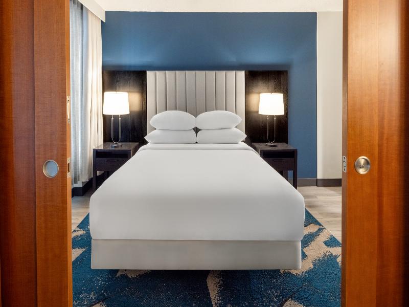 Embassy Suites Hotel Montreal image