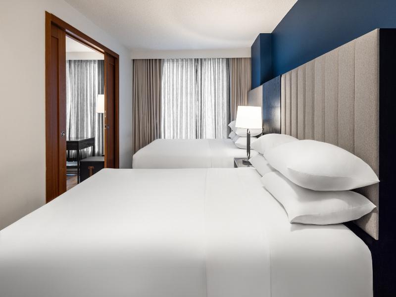 Embassy Suites Hotel Montreal image