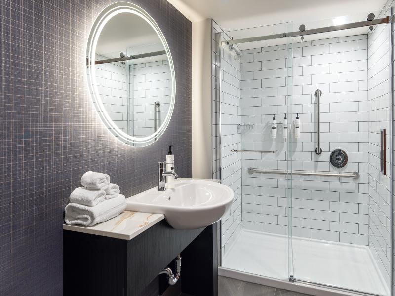 Embassy Suites Hotel Montreal image
