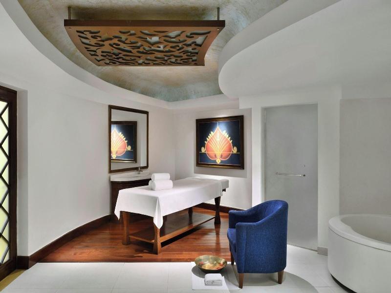 Le Meridien New Delhi image